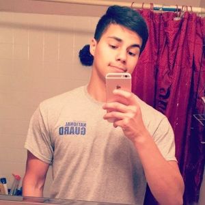 Meet your Posher, Efren